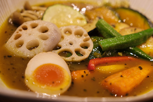 燻製半熟たまごのスープカレー 野菜モリモリのイメージ画像